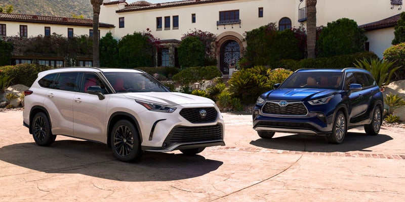 Two trim level options available for the 2024 Toyota Highlander in Kent, OH