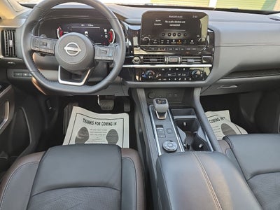 2024 Nissan Pathfinder Platinum