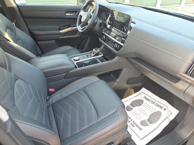 2024 Nissan Pathfinder Platinum