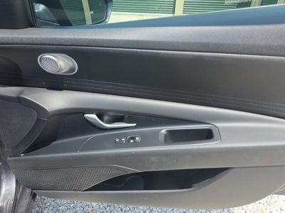 2022 Hyundai Elantra SE
