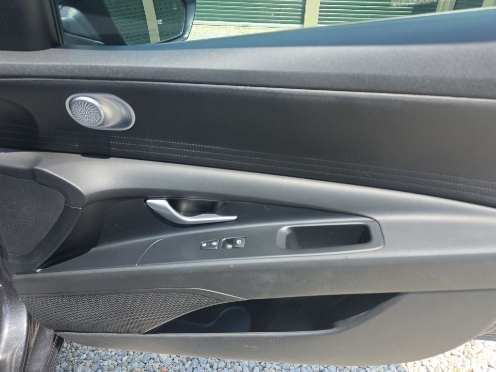 2022 Hyundai Elantra SE