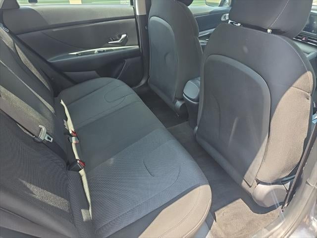 2022 Hyundai Elantra SE