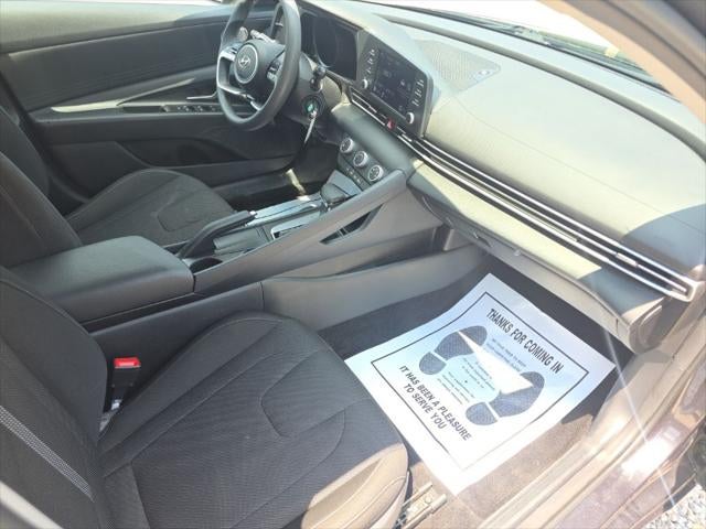 2022 Hyundai Elantra SE