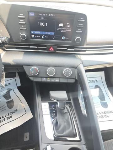 2022 Hyundai Elantra SE