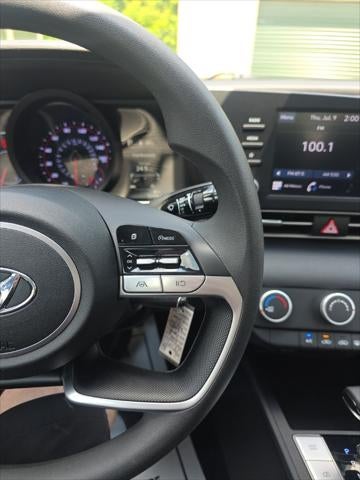 2022 Hyundai Elantra SE
