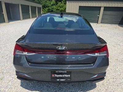 2022 Hyundai Elantra SE