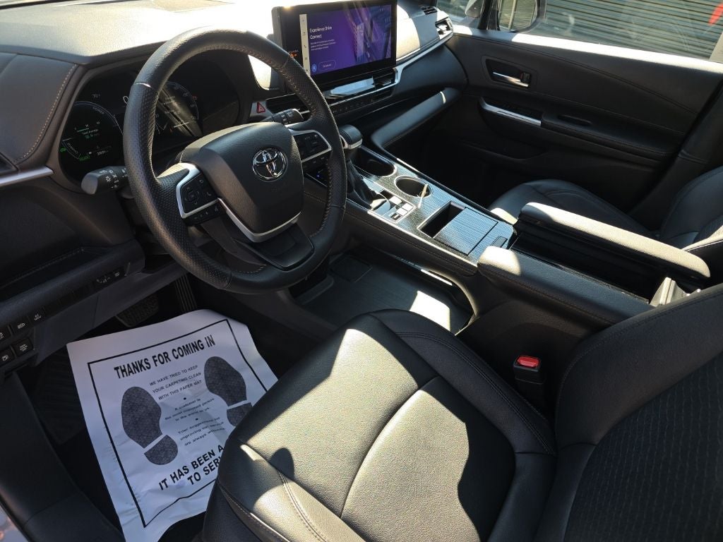 2025 Toyota Sienna Woodland Edition