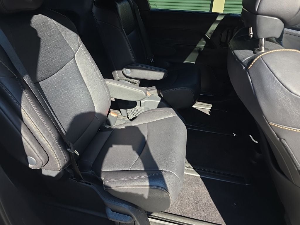 2025 Toyota Sienna Woodland Edition