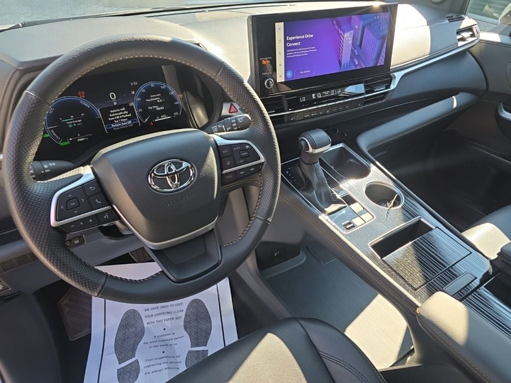 2025 Toyota Sienna Woodland Edition