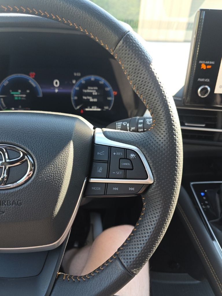 2025 Toyota Sienna Woodland Edition