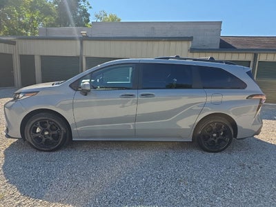 2025 Toyota Sienna Woodland Edition