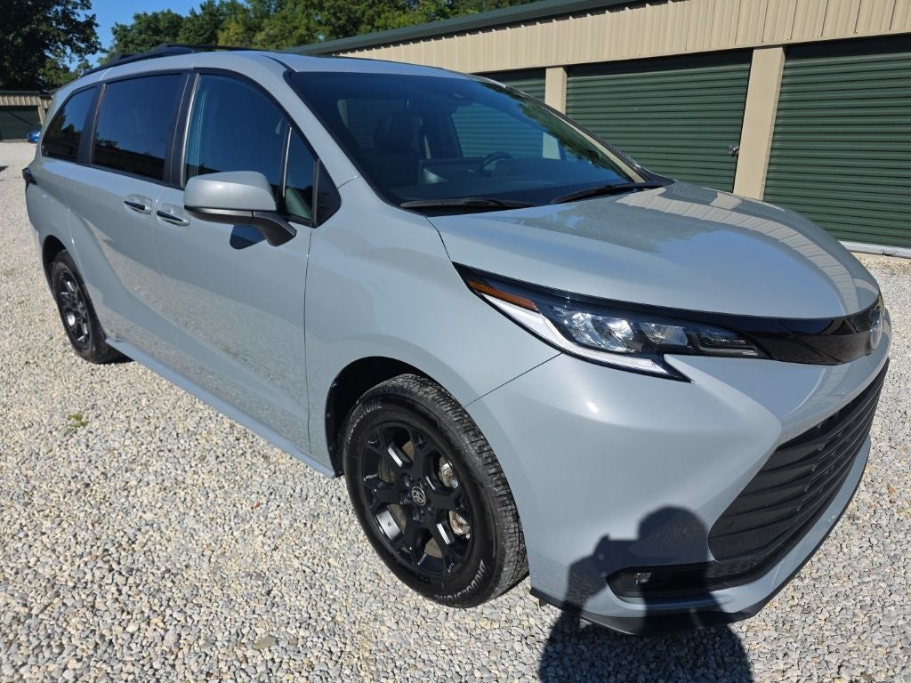 2025 Toyota Sienna Woodland Edition