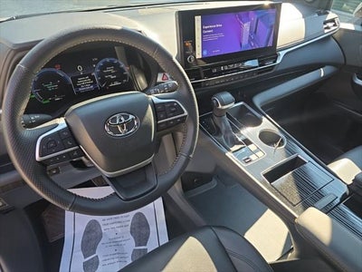 2025 Toyota Sienna Woodland Edition