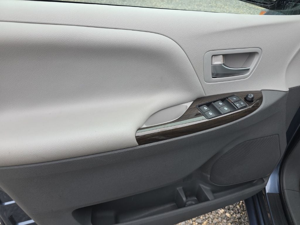 2015 Toyota Sienna XLE 7 Passenger