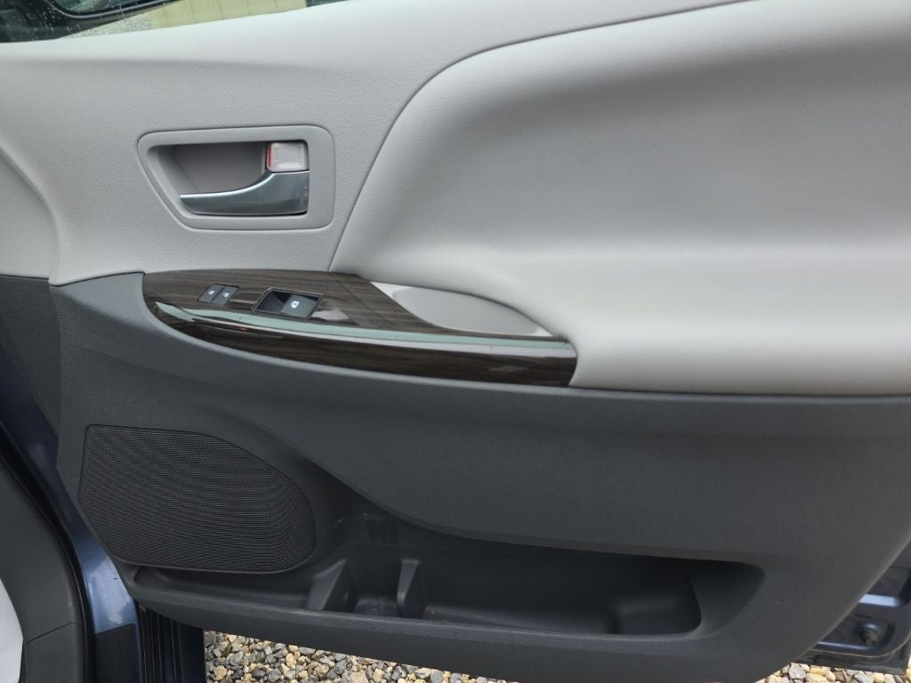 2015 Toyota Sienna XLE 7 Passenger