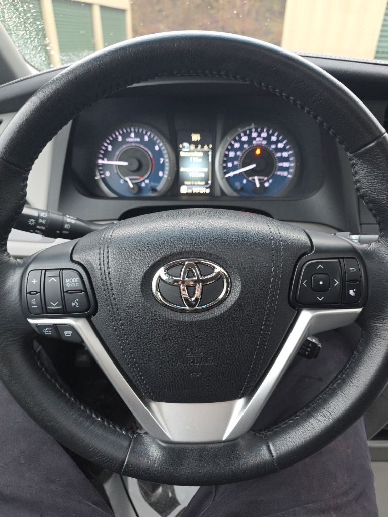 2015 Toyota Sienna XLE 7 Passenger