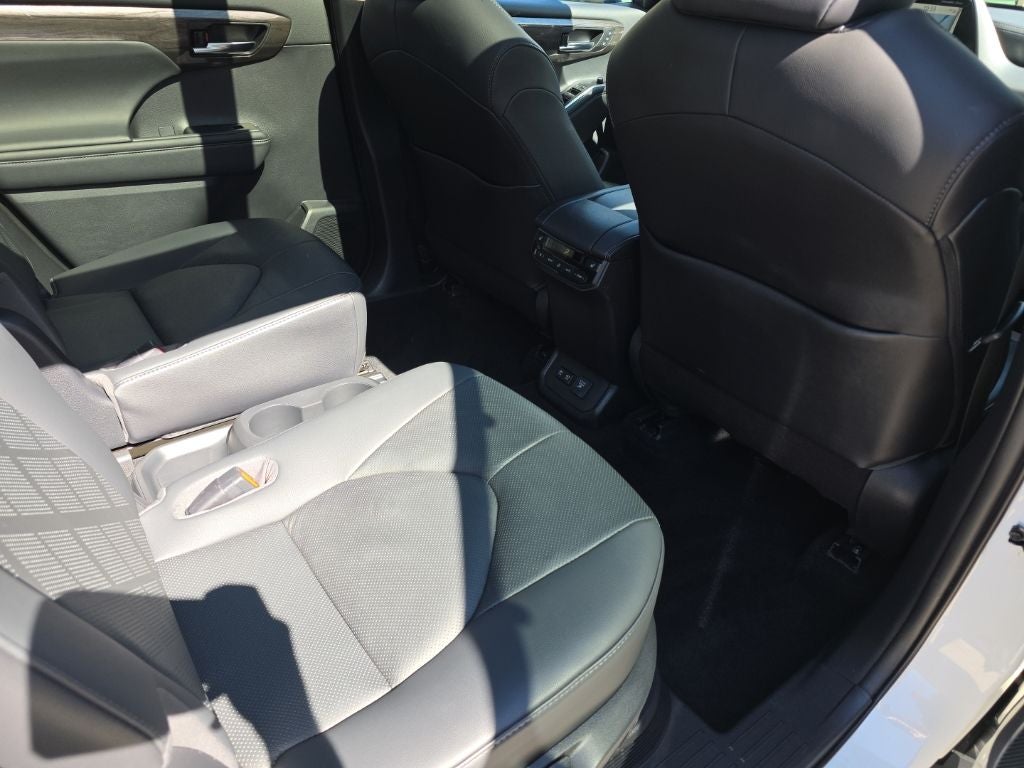 2020 Toyota Highlander Hybrid Platinum