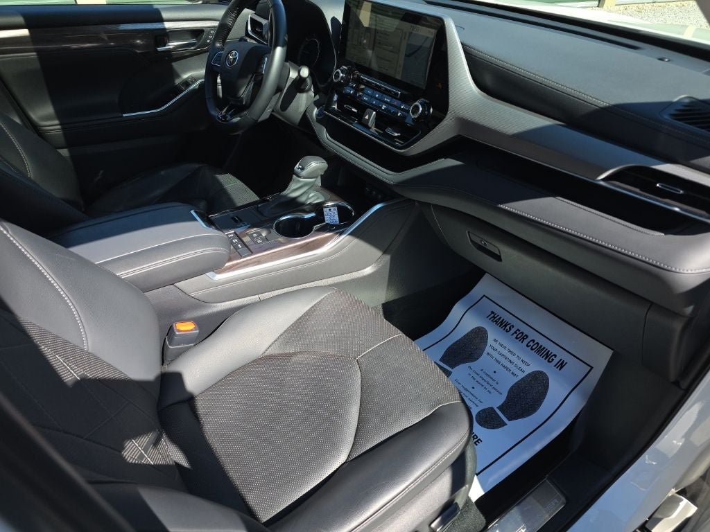 2020 Toyota Highlander Hybrid Platinum