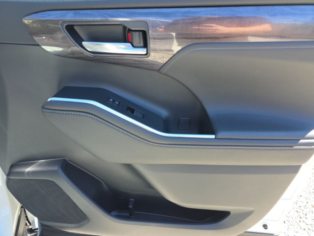 2020 Toyota Highlander Hybrid Platinum