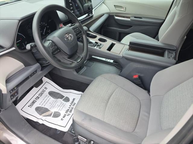 2023 Toyota Sienna LE 8 Passenger