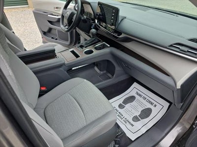 2023 Toyota Sienna LE 8 Passenger