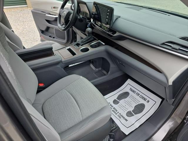2023 Toyota Sienna LE 8 Passenger