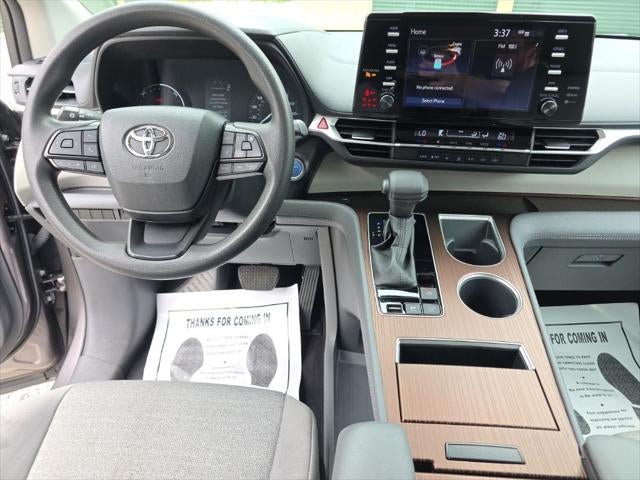 2023 Toyota Sienna LE 8 Passenger