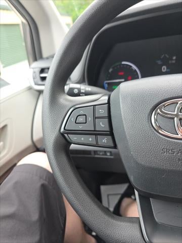 2023 Toyota Sienna LE 8 Passenger