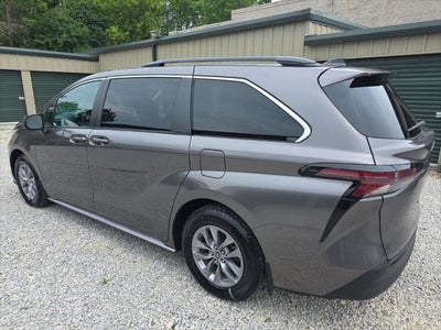 2023 Toyota Sienna LE 8 Passenger