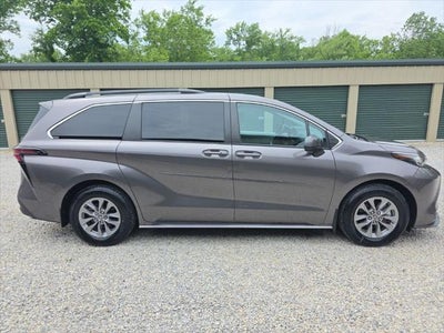 2023 Toyota Sienna LE 8 Passenger