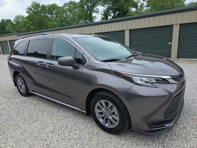 2023 Toyota Sienna LE 8 Passenger