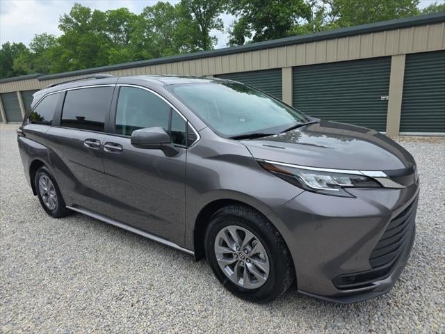 2023 Toyota Sienna LE 8 Passenger