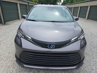 2023 Toyota Sienna LE 8 Passenger