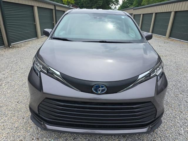 2023 Toyota Sienna LE 8 Passenger