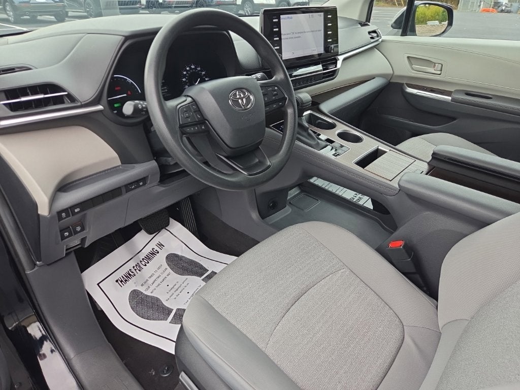 2024 Toyota Sienna LE 8 Passenger