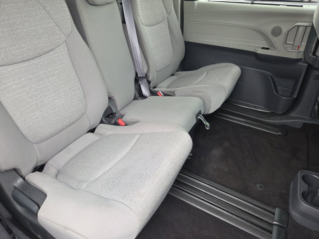 2024 Toyota Sienna LE 8 Passenger