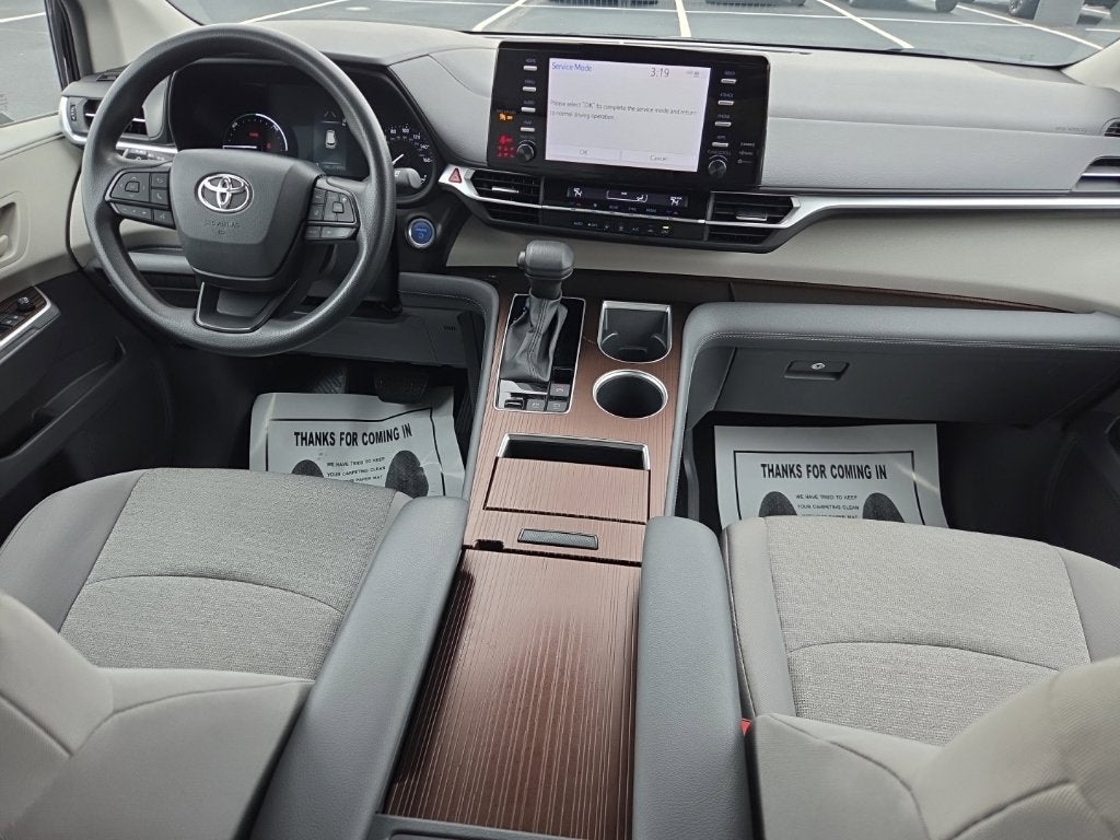 2024 Toyota Sienna LE 8 Passenger