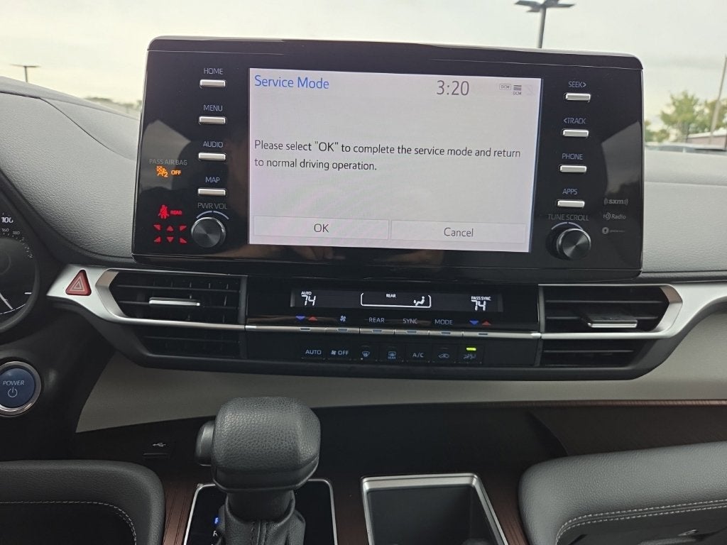 2024 Toyota Sienna LE 8 Passenger