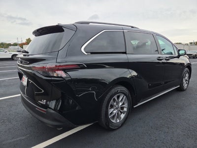 2024 Toyota Sienna LE 8 Passenger