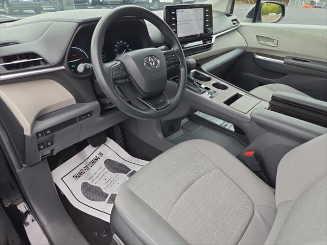 2024 Toyota Sienna LE 8 Passenger