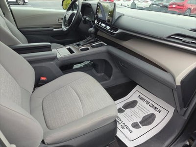 2024 Toyota Sienna LE 8 Passenger