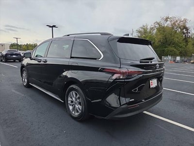 2024 Toyota Sienna LE 8 Passenger