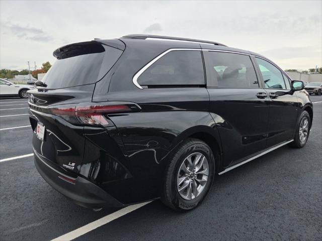 2024 Toyota Sienna LE 8 Passenger