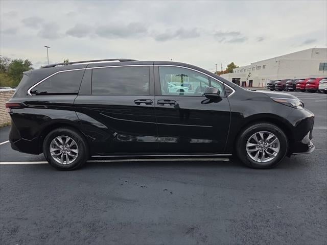 2024 Toyota Sienna LE 8 Passenger