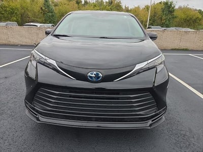 2024 Toyota Sienna LE 8 Passenger