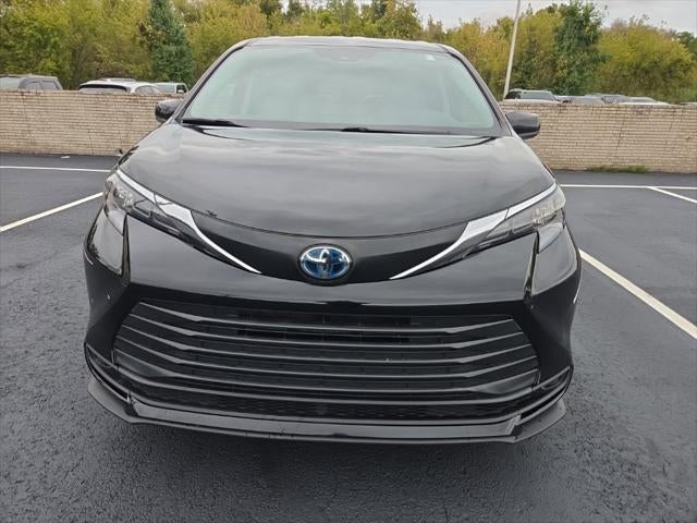 2024 Toyota Sienna LE 8 Passenger