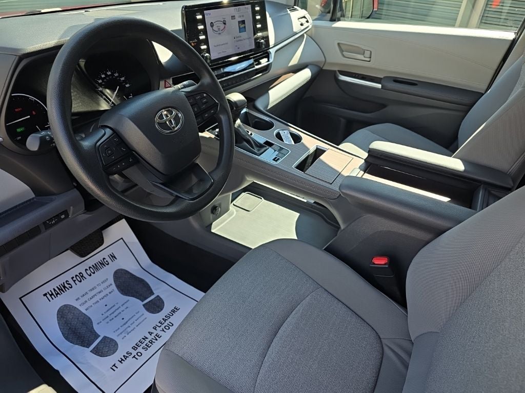 2024 Toyota Sienna LE 8 Passenger