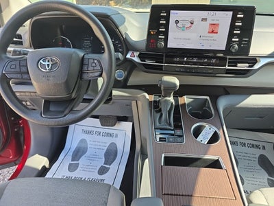 2024 Toyota Sienna LE 8 Passenger