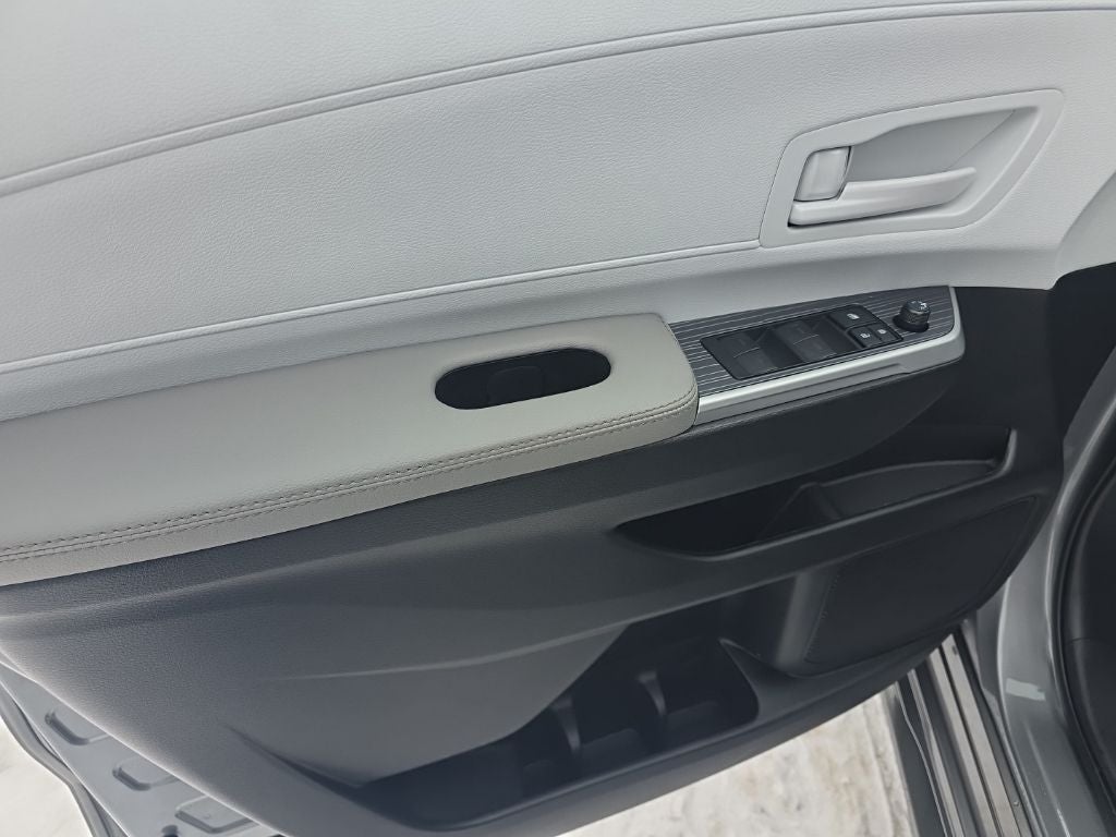 2026 Toyota Sienna LE 8 Passenger