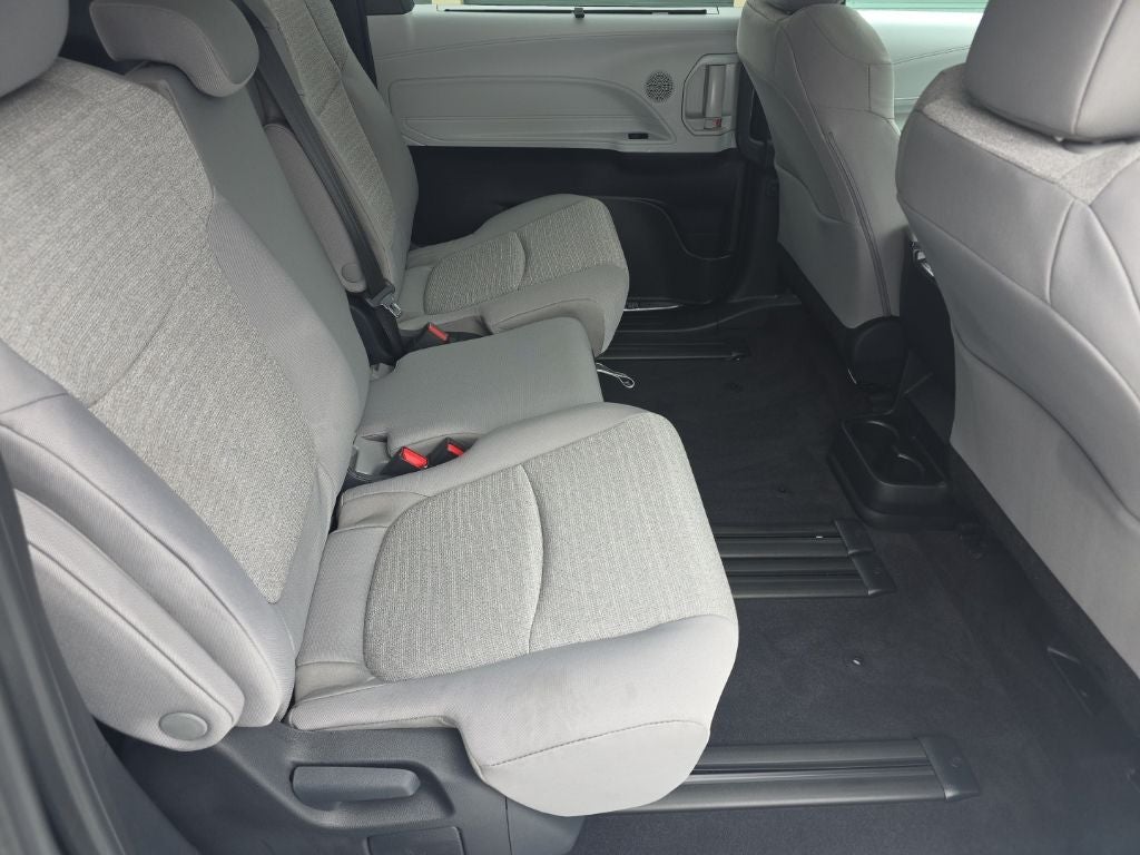 2026 Toyota Sienna LE 8 Passenger